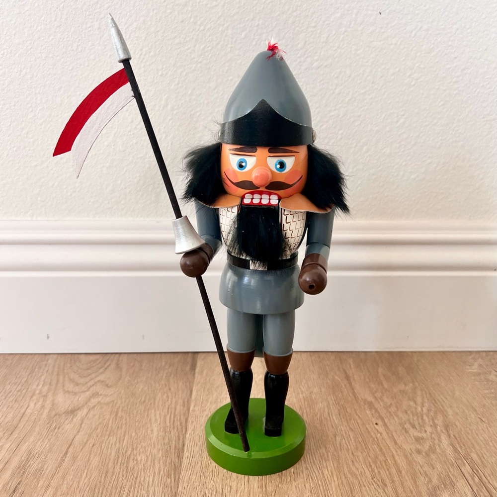 Vtg VEB Rothenthal Germany Solider Nut Cracker Nutcracker - missing parts AS IS‎